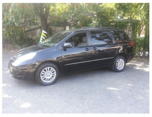 2009 toyota sienna le awd * heated leather seats .black on gray with rims ect...