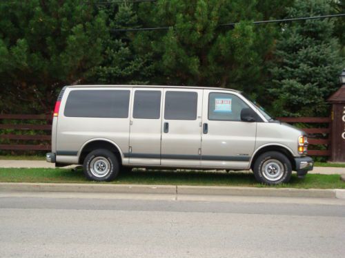 2002 chevrolet express 1500 ls standard passenger van 3-door 5.7l