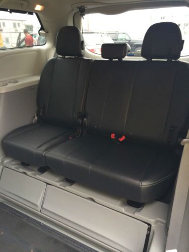 2012 Toyota Sienna Wheelchair accesible handicap van- Braun Mobility, image 2