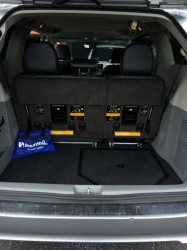 2012 Toyota Sienna Wheelchair accesible handicap van- Braun Mobility, image 12