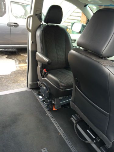 2012 Toyota Sienna Wheelchair accesible handicap van- Braun Mobility, image 16