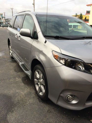 2012 Toyota Sienna Wheelchair accesible handicap van- Braun Mobility, image 20