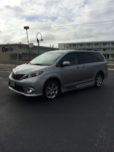 2012 Toyota Sienna Wheelchair accesible handicap van- Braun Mobility, image 24