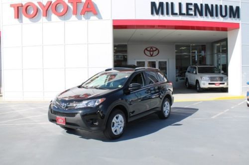 2013 toyota awd  le