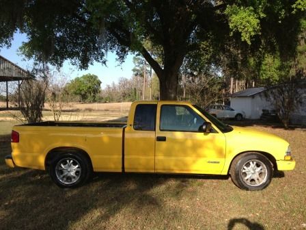 2002 chevrolet s10 base extended cab pickup 3-door 4.3l