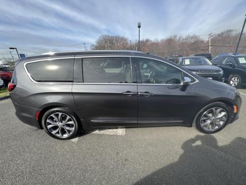 2017 chrysler pacifica limited minivan 4d