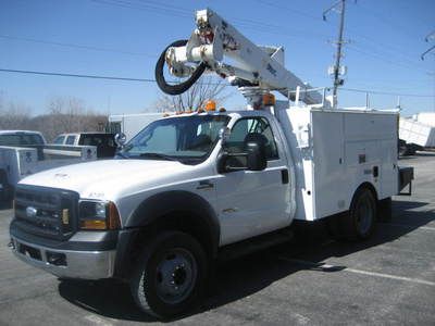 2006 ford f-550 4 wheel drive bucket truck 42' working height