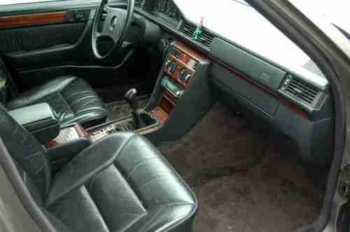 Mercedes 250TD Wagon Euro 5 speed Leather 3td seat, image 3