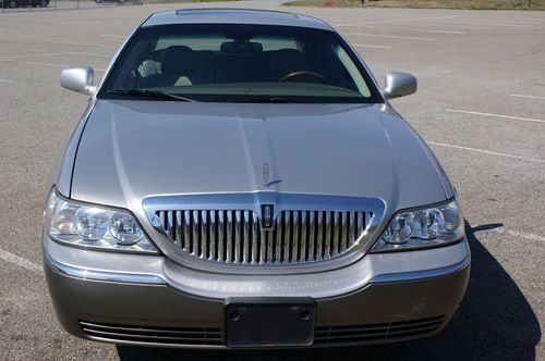 2003 lincoln town car signature sedan 4-door 4.6l