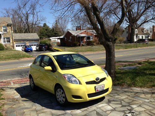 2009 toyota yaris base hatchback 2-door 1.5l