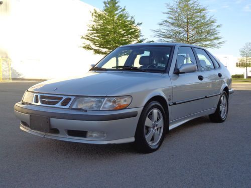 Rare 2002 saab 9-3 se turbo 2.0l gas saver clean title and carfax