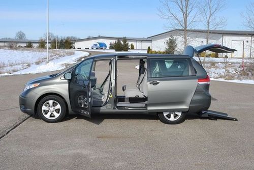 2012 toyota sienna ce wheelchair accessible $24.500