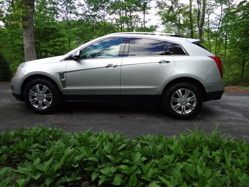 Cadillac srx 2011 luxury edition,full factory bumper to bumper warranty,like new