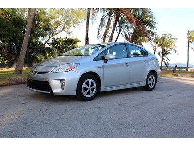 One owner.  clean carfax.  no accidents.  all books &amp; keys.  bluetooth.