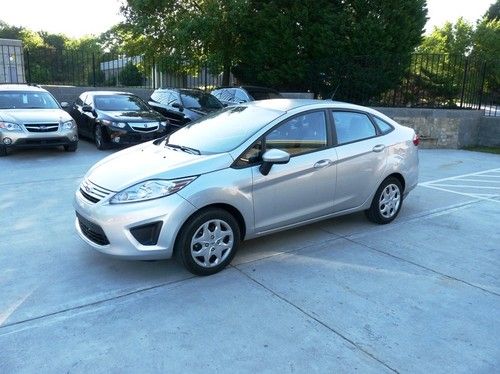 2012 ford fiesta 13000 miles 5 spd. manual 40mpg