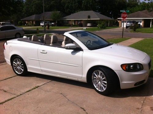 2009 volvo c70 convertible white/great condition/leather interior