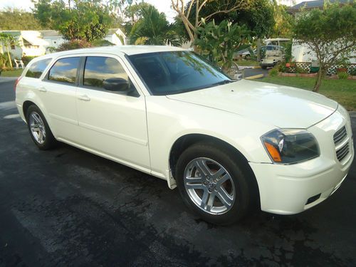 2005 dodge magnum se wagon 4-door 2.7l