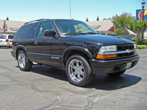 2002 chevy s-10 blazer ls, custom wheels, excellent condition, low miles. look