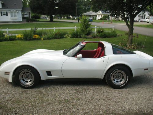 1981 Chevrolet Corvette - White with Red Interior - T-Tops - 62,000 miles, image 16