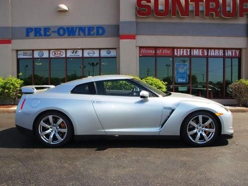 2009 nissan gt-r base coupe 2-door 3.8l