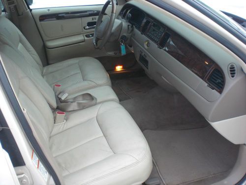 2000 Lincoln Town Car Cartier Sedan 4-Door 4.6L, image 9
