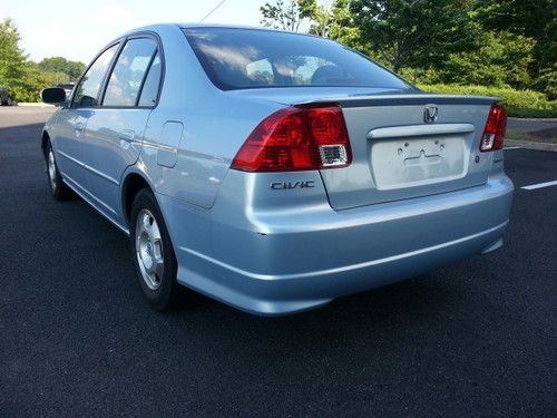 05 honda civic hyubrid.......free shipping with buy now....a true gas saver!!!!