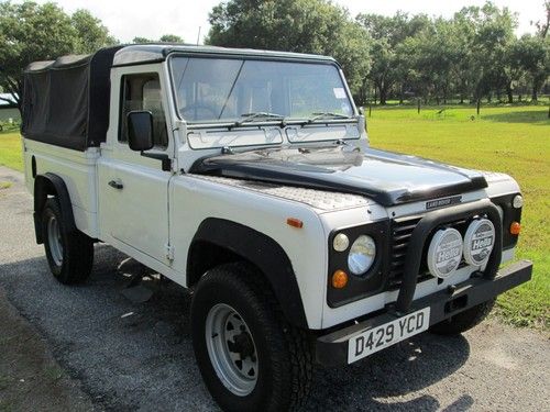 Land rover defender 110 white 3.5 v8