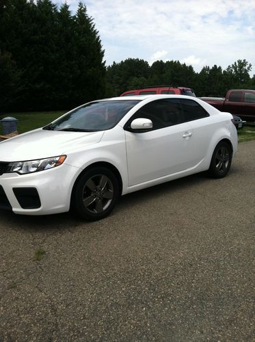 2010 kia forte koup ex, white, 2dr, 4-2.0l-fi, 48,380 miles, fully loaded