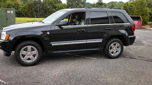 2005 jeep grand cherokee limited ** hemi ** nav **snroof** backup sensor ** mint