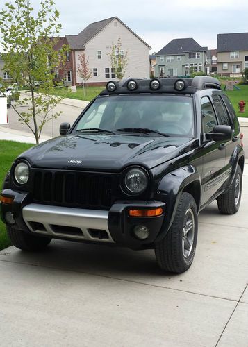 Jeep liberty renegade 2003. black/black, moon/sun roof, 4x4.