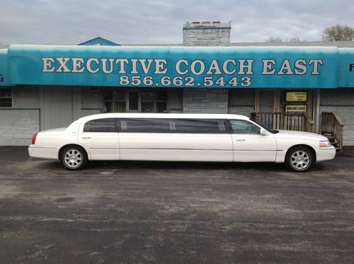 2006 town car limousine