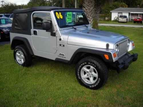 Very nice 2006 jeep wrangler x sport utility 4.0l 4x4! new all terrain tires!