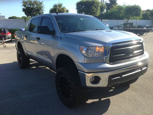 Toyota tundra crew max sr5 4x4 2010 with lift kit, wheels, super clean 28000mile