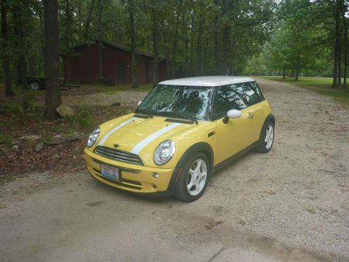 2005 mini cooper  very low miles bright yellow eye popper auto