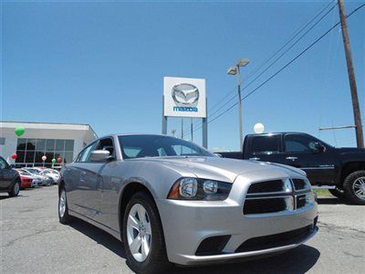 Se rwd 2013 dodge charger se alloys only 595 miles like new save $$ ove