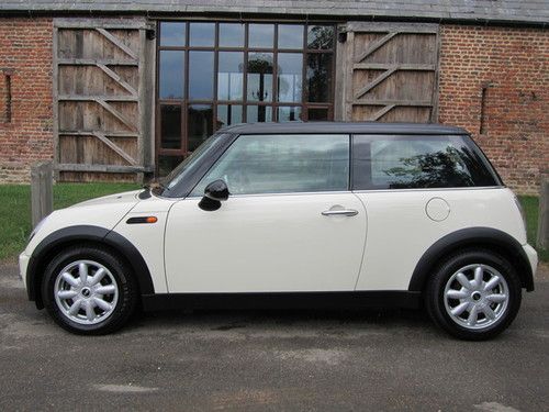 2004 mini cooper base hatchback 2-door 1.6l, white w/ black top, 120k mi. (hwy)