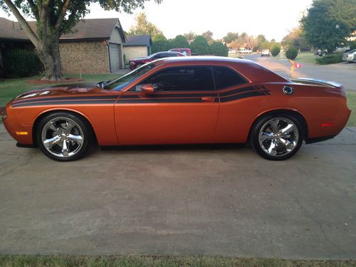 2011 dodge challenger rt, very low miles, 6 speed manual, excellent condition