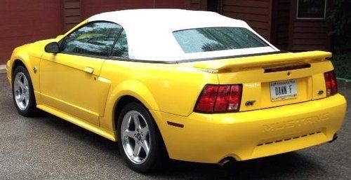 2004 ford mustang gt convertible 2-door 4.6l