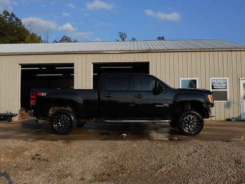 Duramax diesel, z71 crew cab, 18" wheels, salvage repairable rebuilder