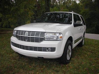 2011 rwd 5.4l auto low miles white platinum tri-coat