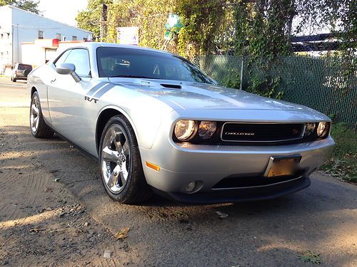 2012 dodge challenger r/t coupe 2-door 5.7l