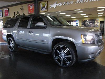 07 suburban lt leather 24 inch rims dvd player 70k