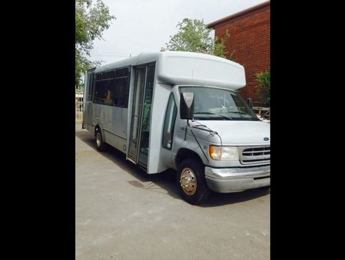 2001 ford econoline cutaway shuttle bus