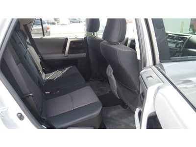 SR5 SUV 4.0L One Owner Clean Carfax Toyota Certified Roof Rack CD Player, image 10