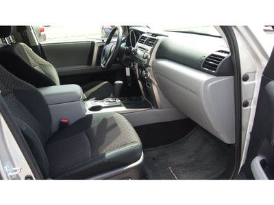 SR5 SUV 4.0L One Owner Clean Carfax Toyota Certified Roof Rack CD Player, image 11