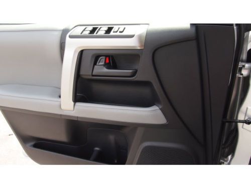 SR5 SUV 4.0L One Owner Clean Carfax Toyota Certified Roof Rack CD Player, image 15