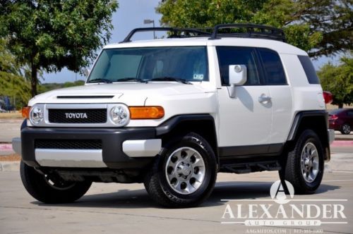 Fj cruiser 4x4! white! rear camera! one owner carfax certified! warranty! clean!