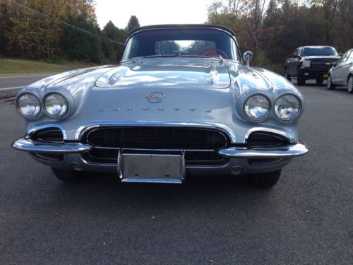 1962  Chevrolet Corvette 327 4 speed , body off restoration ,collector,hot rod, image 5