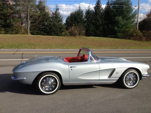 1962  Chevrolet Corvette 327 4 speed , body off restoration ,collector,hot rod, image 6