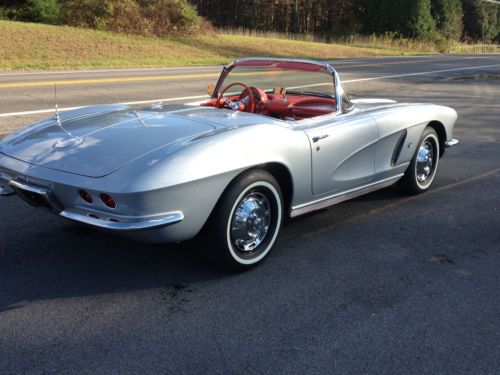 1962  Chevrolet Corvette 327 4 speed , body off restoration ,collector,hot rod, image 11